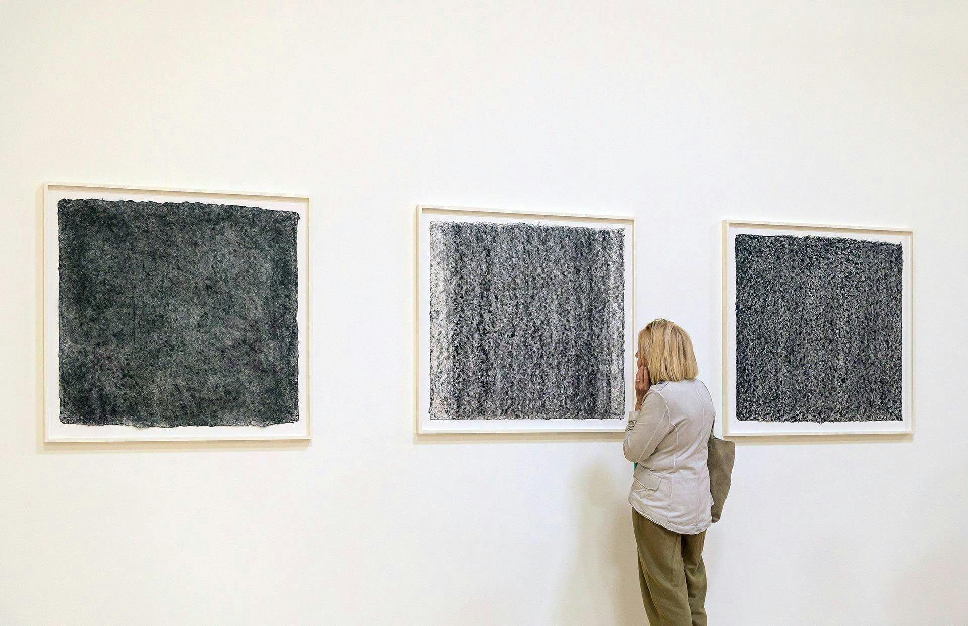 Installation view of the exhibition Serra/Seurat. Drawings at the Guggenheim Museum Bilbao, dated 2022.