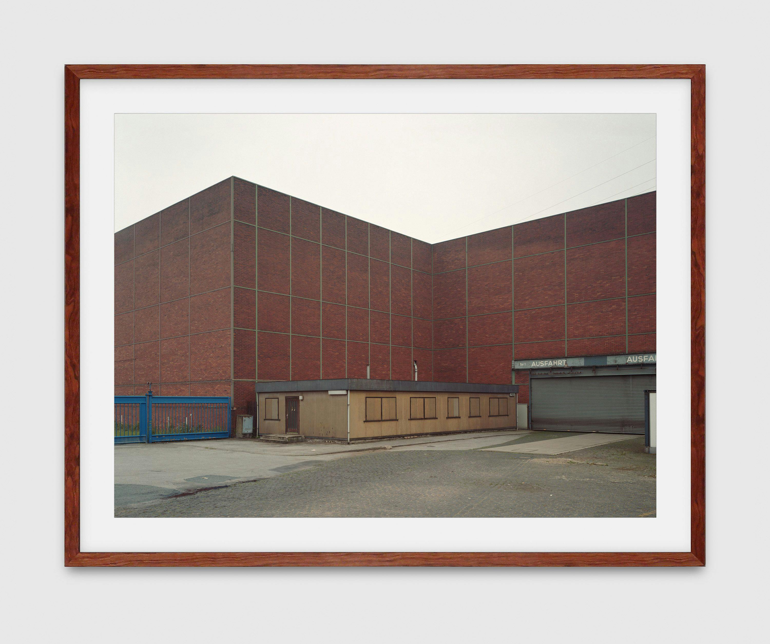 A photograph by Thomas Ruff, titled Haus Nr. 8 III, dated 1988.