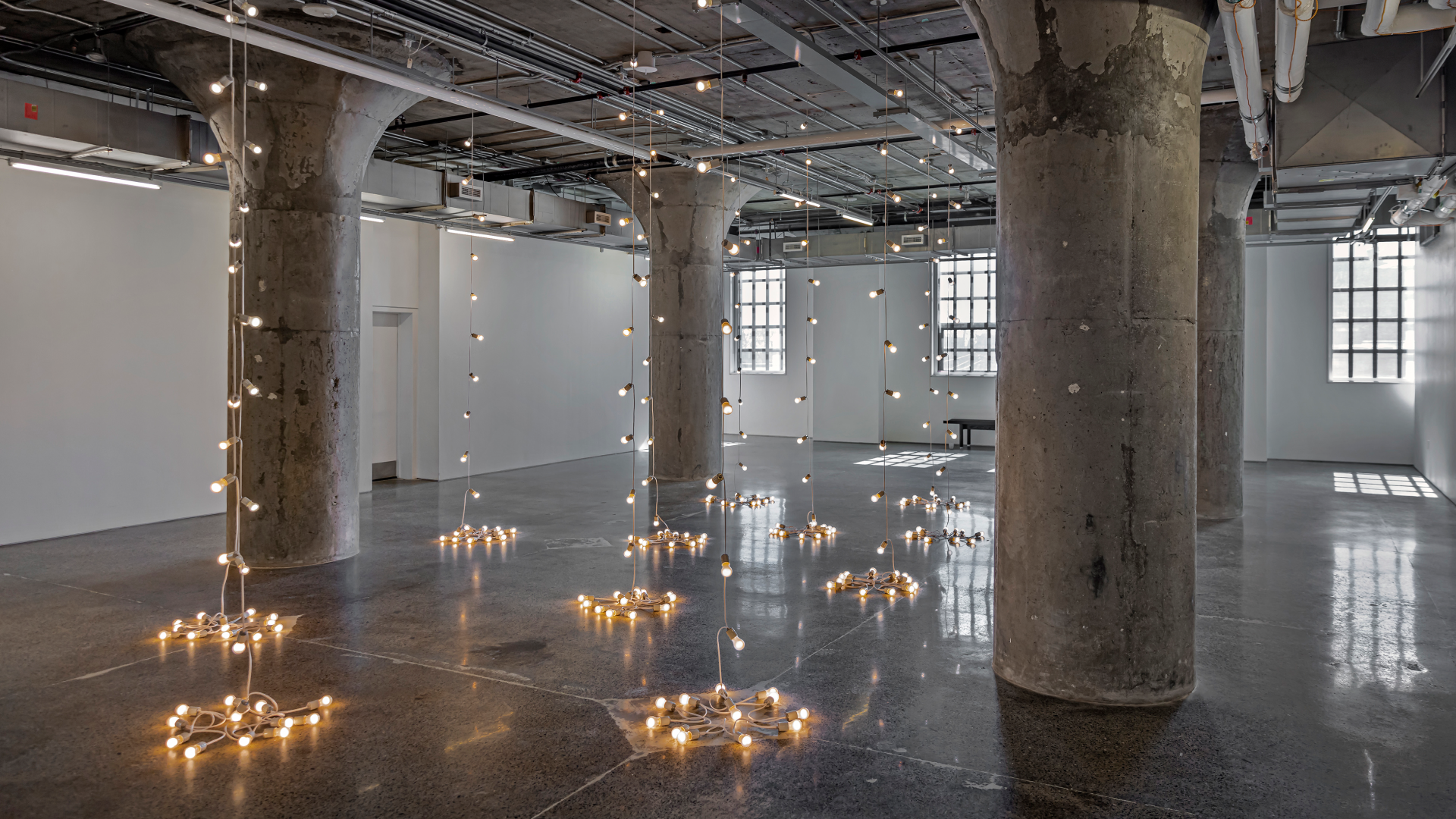 Installation view of the exhibition, Félix González-Torres: Summer, at the Museum of Contemporary Art in Toronto, dated 2022.
