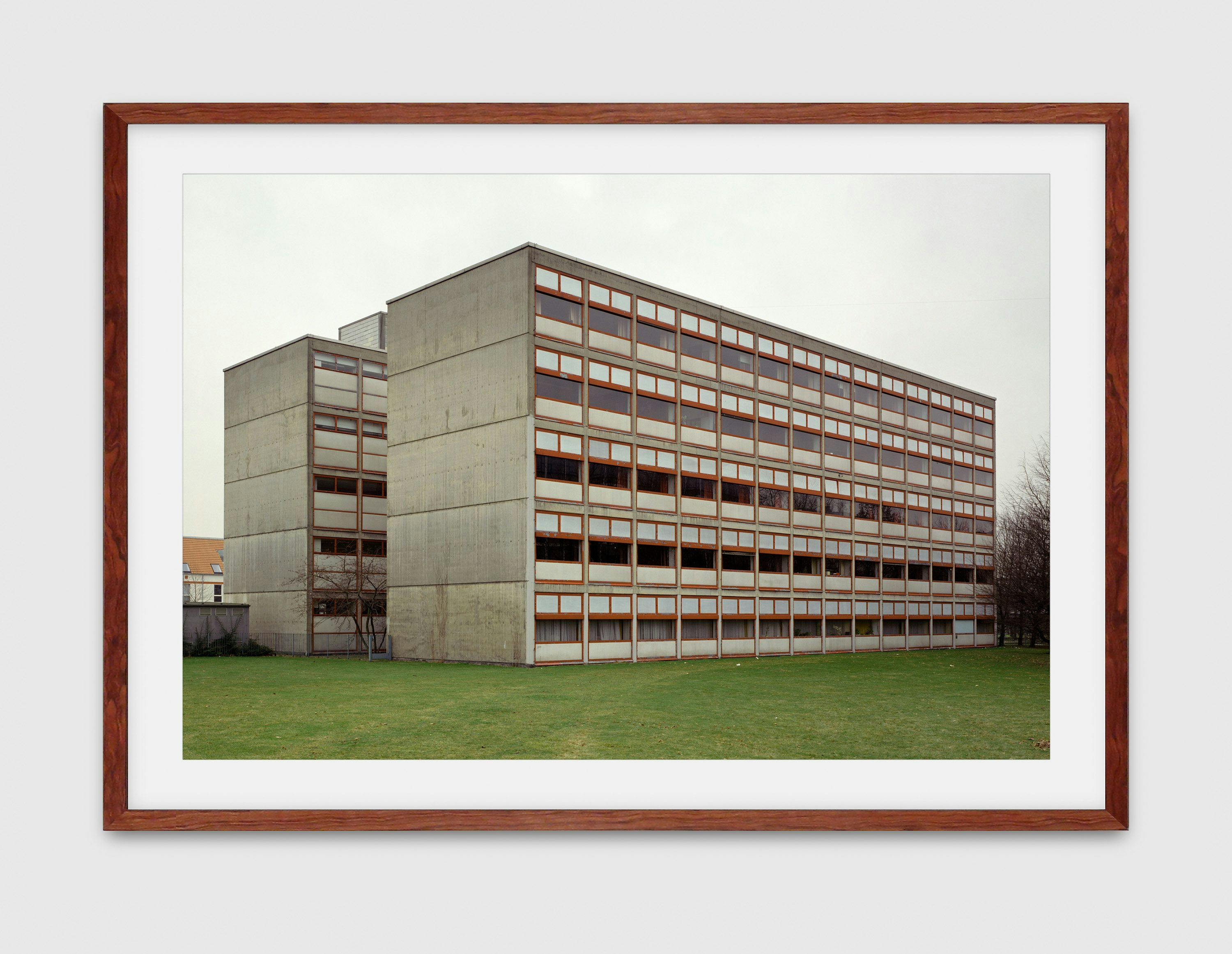 A photograph by Thomas Ruff, titled Haus Nr. 9 II, dated 1991.