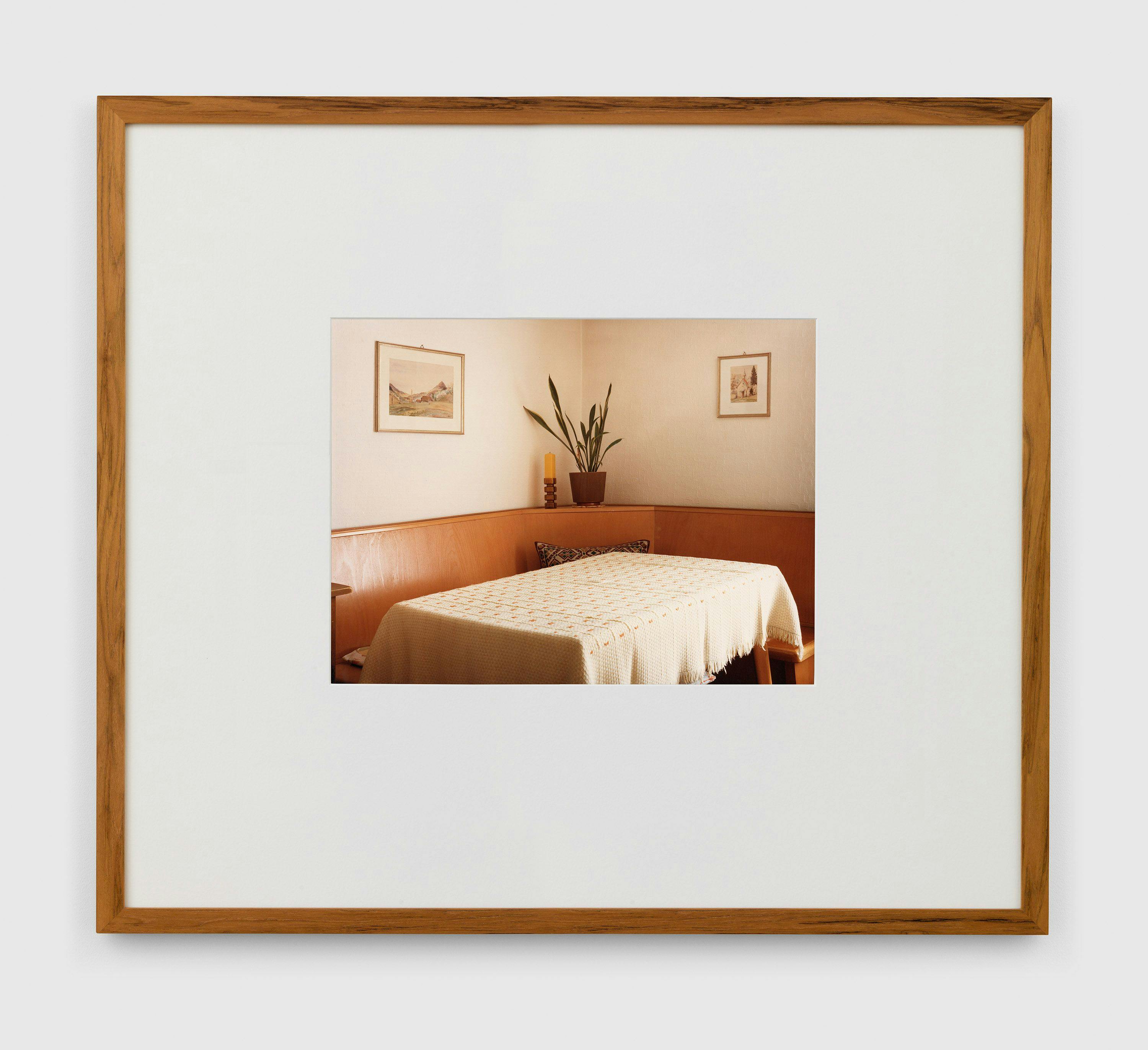 A chromogenic print by Thomas Ruff, titled Interieur 6B, dated 1980.