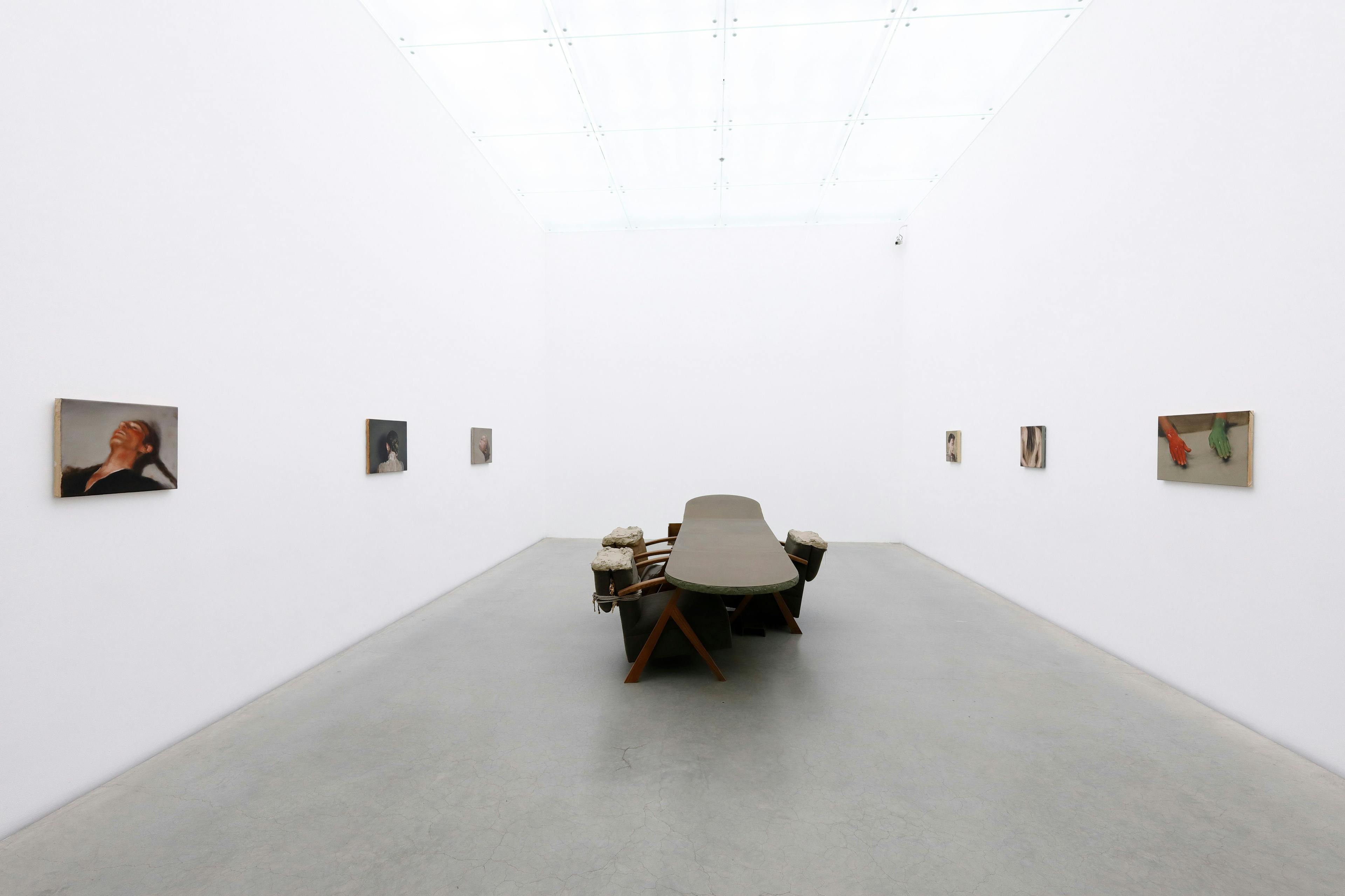 An installation view of an exhibition titled, MICHAËL BORREMANS MARK MANDERS: Double Silence, at 21st Century Museum of Contemporary Art in Kanazawa, dated 2020.